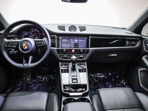 Certified 2026 Porsche Macan AWD/4WD image 13