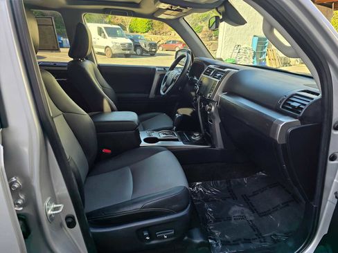 Used 2020 Toyota 4Runner SR5 Premium image 11