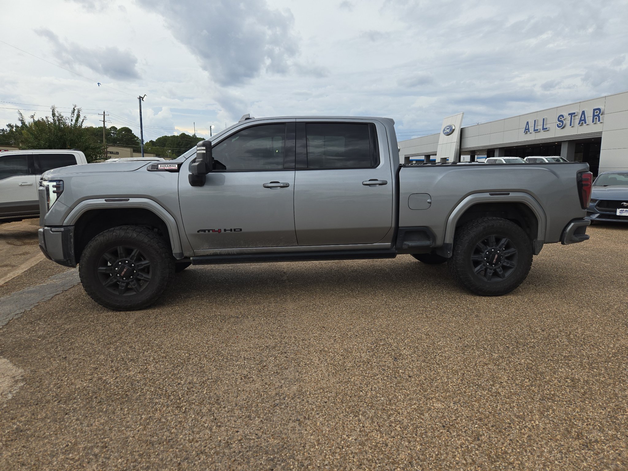 Used 2024 GMC Sierra 2500 AT4 w/ AT4 Premium Plus Package AWD/4WD image 2