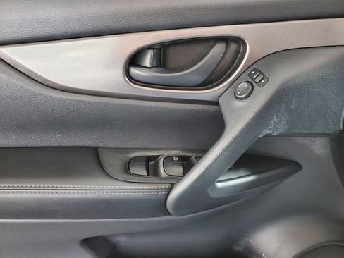 Used 2021 Nissan Rogue Sport S image 23