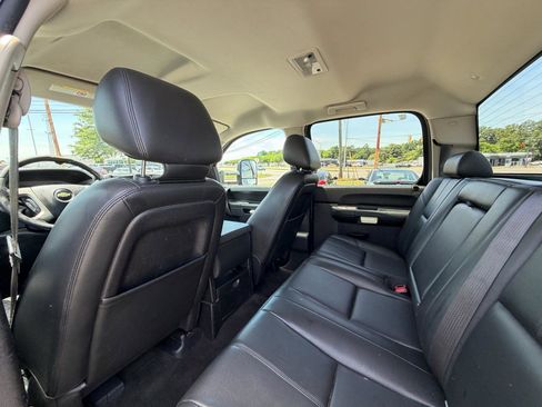 Used 2014 Chevrolet Silverado 2500 LT w/ Interior Plus Package AWD/4WD image 30
