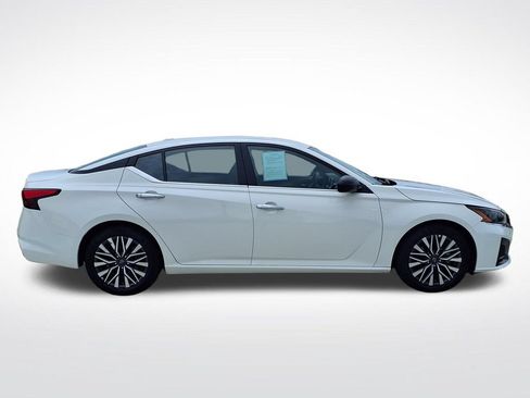 Used 2025 Nissan Altima 2.5 SV FWD image 9