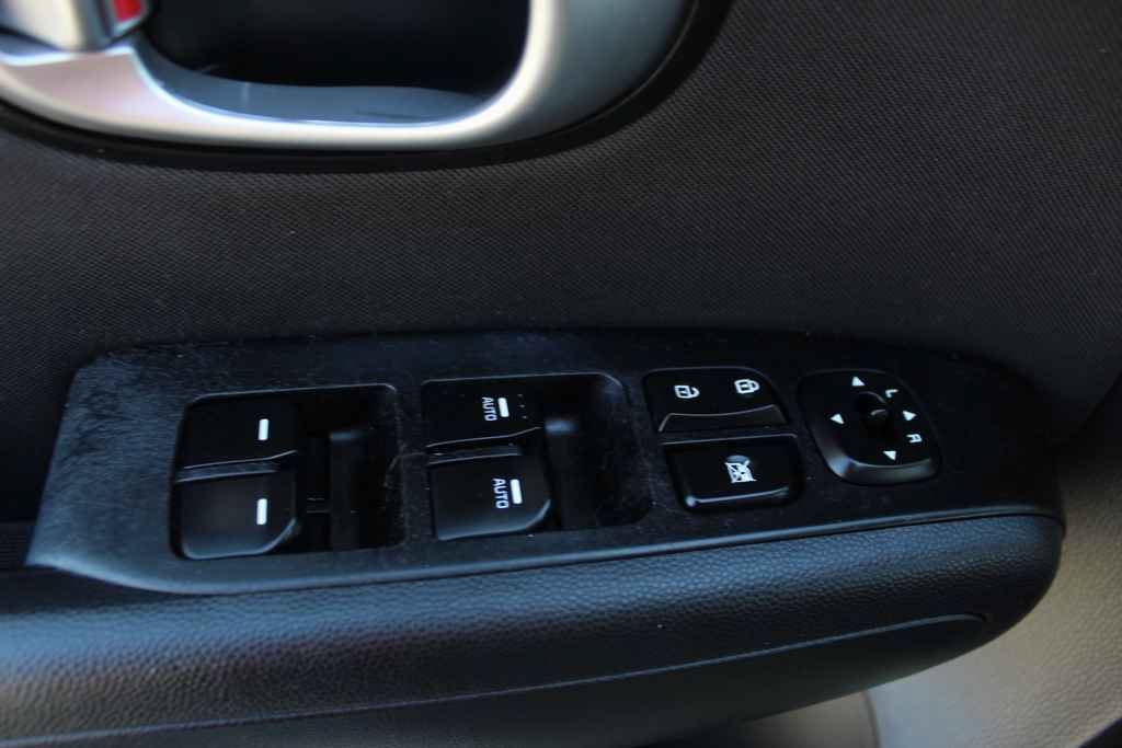 Used 2015 Kia Soul + FWD image 11