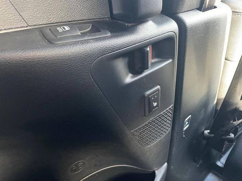 Used 2019 Chrysler Pacifica Limited w/ Advanced Safetytec Group FWD image 19