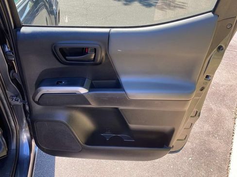 Used 2022 Toyota Tacoma SR5 w/ Technology Package RWD image 34