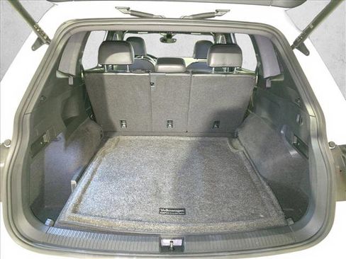 Used 2022 Volkswagen Tiguan SE R-Line image 12