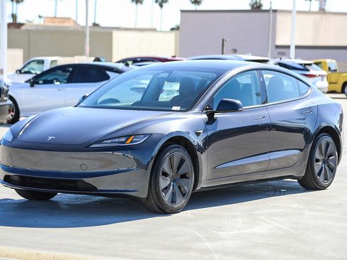 Used 2025 Tesla Model 3 Long Range image 3