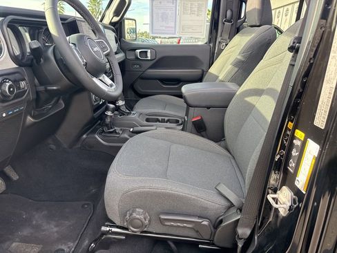 Certified 2025 Jeep Wrangler Unlimited Sahara w/ Safety Group image 15