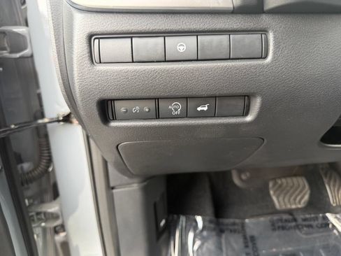 Used 2026 Nissan Rogue SV FWD image 17