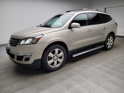 Used 2017 Chevrolet Traverse LT w/ Style and Technology Package image 2