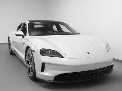 New 2025 Porsche Taycan image 10