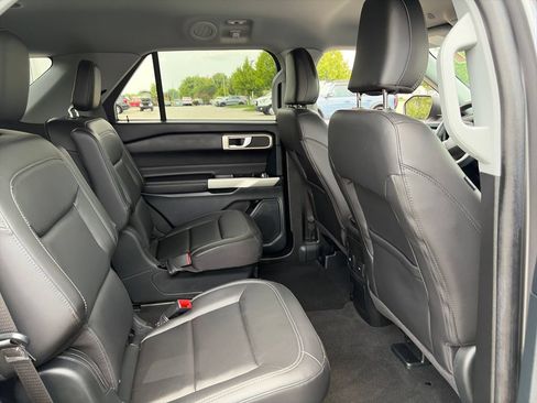 Used 2023 Ford Explorer XLT w/ Equipment Group 202A AWD/4WD image 29