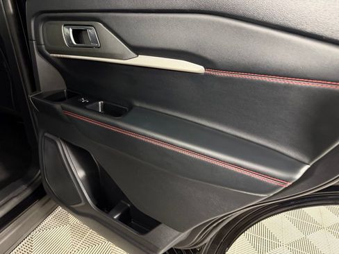 Used 2025 Ford Explorer ST-Line w/ ST-Line Street Pack image 34