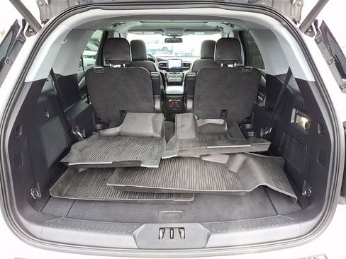 Certified 2022 Ford Explorer Limited w/ Hybrid Equipment Group 310A image 32