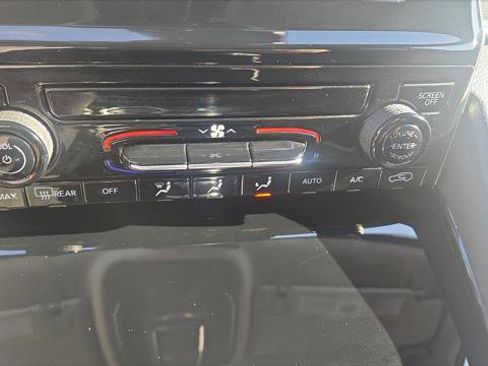 Certified 2023 Jeep Grand Cherokee Laredo AWD/4WD image 16
