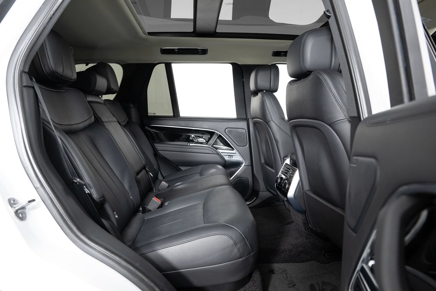 Used 2022 Land Rover Range Rover SE AWD/4WD image 25