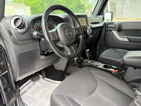 Used 2016 Jeep Wrangler Unlimited Sahara AWD/4WD image 9