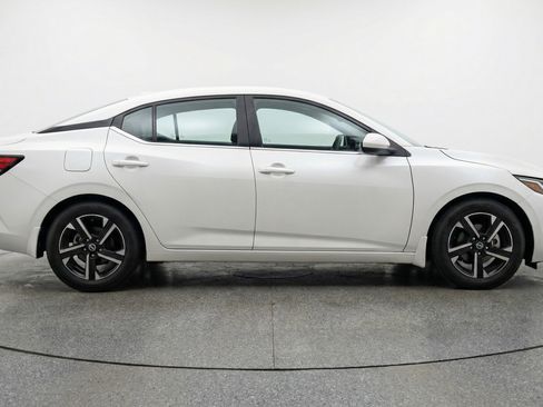Used 2025 Nissan Sentra SV image 11