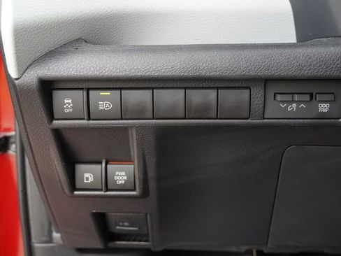 Used 2025 Toyota Sienna XLE FWD image 24