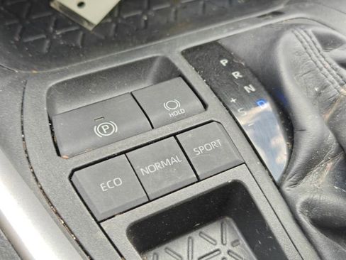 Used 2020 Toyota RAV4 XLE w/ All Weather Liner Package FWD image 18