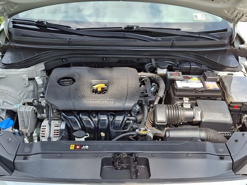 Used 2020 Hyundai Elantra SE FWD image 28