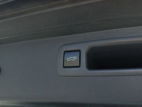 Used 2023 Toyota Highlander LE FWD image 36