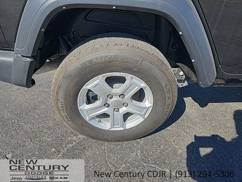 Used 2023 Jeep Wrangler Sport S image 11