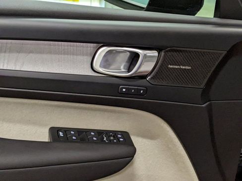 New 2026 Volvo XC40 B5 Ultra w/ Protection Package Premier image 10