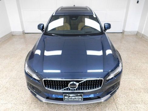 Used 2026 Volvo V90 B6 Cross Country Ultra image 11