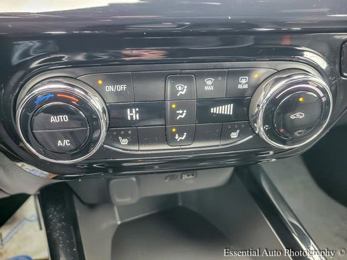 Certified 2025 Chevrolet Trax RS w/ Driver Confidence Package image 18