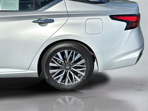 Used 2024 Nissan Altima 2.5 SV image 13