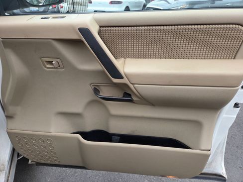 Used 2008 Nissan Titan SE image 11