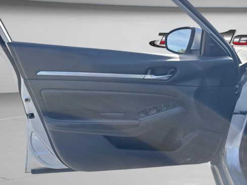 Used 2022 Nissan Altima 2.5 SV image 40