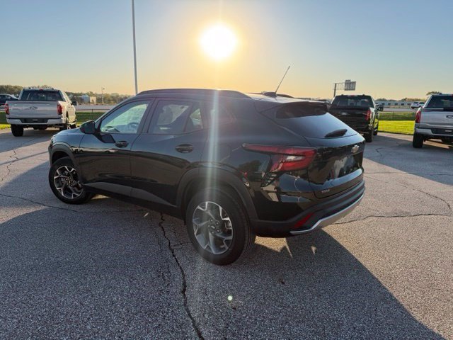 Used 2024 Chevrolet Trax LT w/ LT Convenience Package FWD image 7