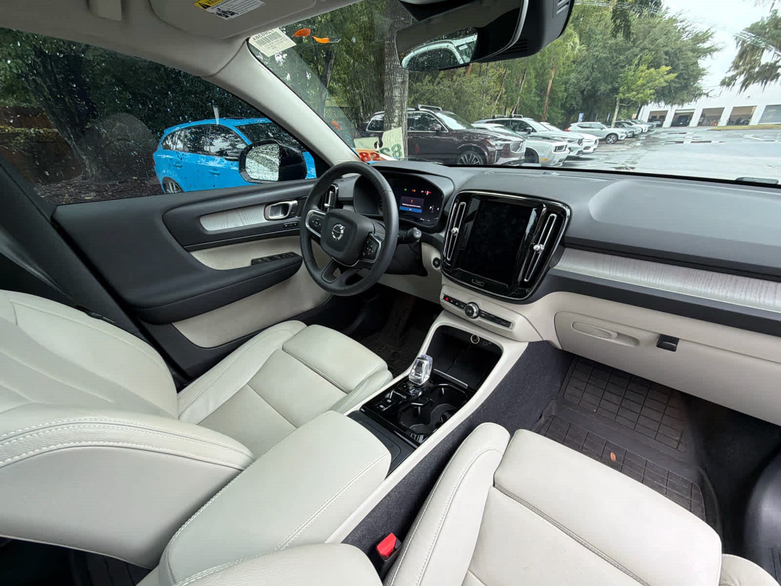 Certified 2024 Volvo XC40 B5 Ultimate w/ Protection Package Premier AWD/4WD image 20
