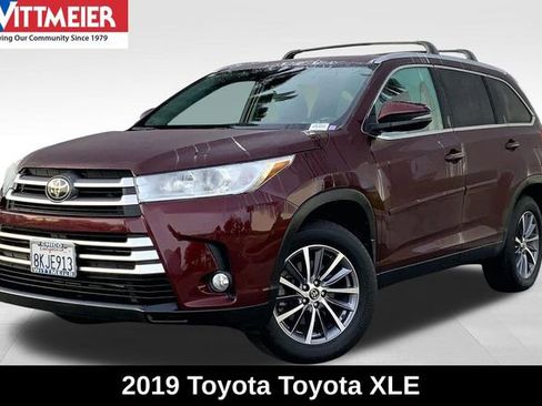 Used 2019 Toyota Highlander XLE image 1