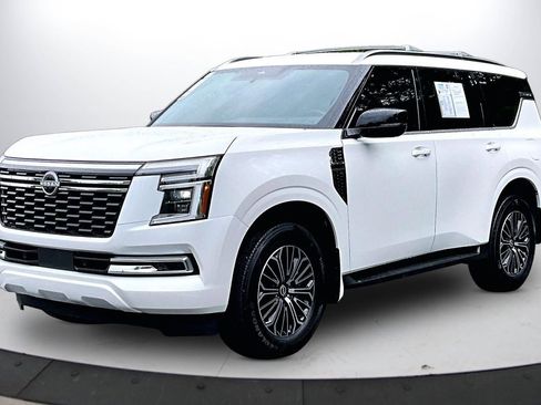Used 2025 Nissan Armada SL w/ Captain's Chari Seat Package AWD/4WD image 4