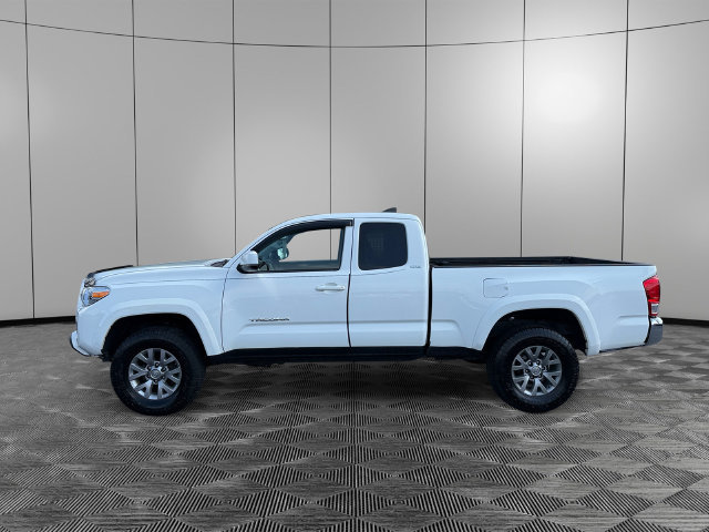 Used 2017 Toyota Tacoma SR5 w/ Tow Package AWD/4WD image 2
