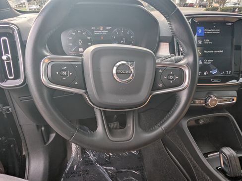 Used 2020 Volvo XC40 T5 Momentum image 20