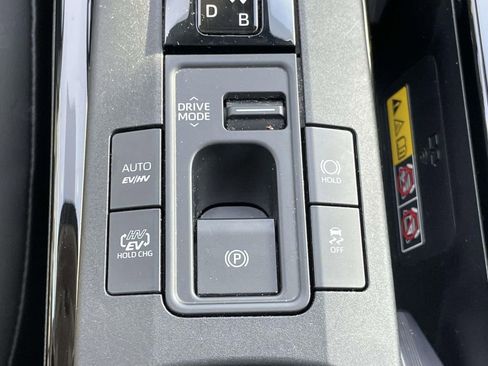 Used 2024 Toyota Prius Prime image 32