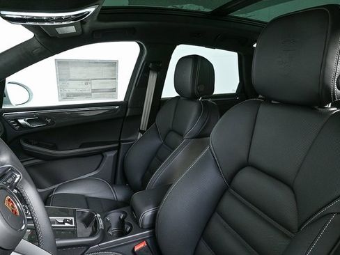 New 2026 Porsche Macan GTS image 7