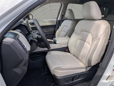 New 2026 Nissan Pathfinder SL image 3