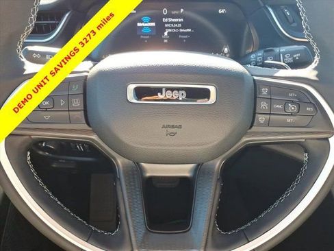 New 2025 Jeep Grand Cherokee Altitude image 11