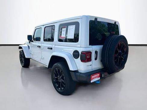 Used 2024 Jeep Wrangler Unlimited Sahara AWD/4WD image 8