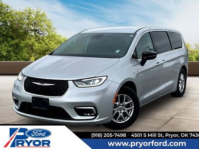 Used 2024 Chrysler Pacifica Touring-L