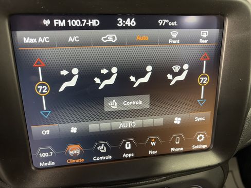 Used 2023 Jeep Renegade Trailhawk w/ Trailhawk Elite Group AWD/4WD image 23