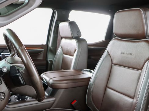 Used 2025 GMC Sierra 1500 Denali w/ Technology Package AWD/4WD image 27