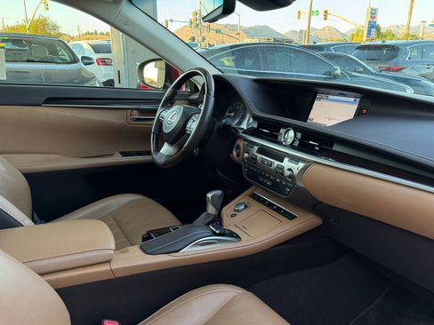 Used 2016 Lexus ES 350 w/ Luxury Package w/Wood Trim FWD image 15