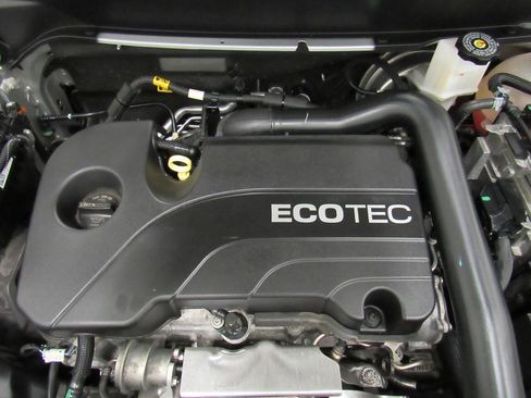 Used 2021 Chevrolet Equinox LS w/ LS Convenience Package image 22