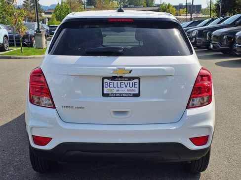 Used 2022 Chevrolet Trax LS w/ Tint and Cruise Package AWD/4WD image 4